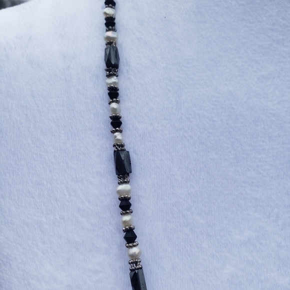 Multi-layered Beaded and Pearl Magnetic Wapped bracelet and necklace - Picture 8 of 10